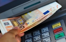 Евро снова рекордно выросло по отношению к российскому рублю